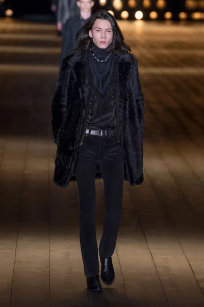 Look 48